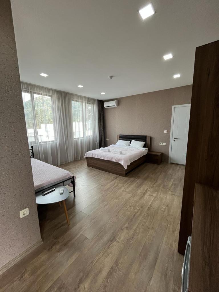 Hotel Fleur De Lis Gonio Εξωτερικό φωτογραφία